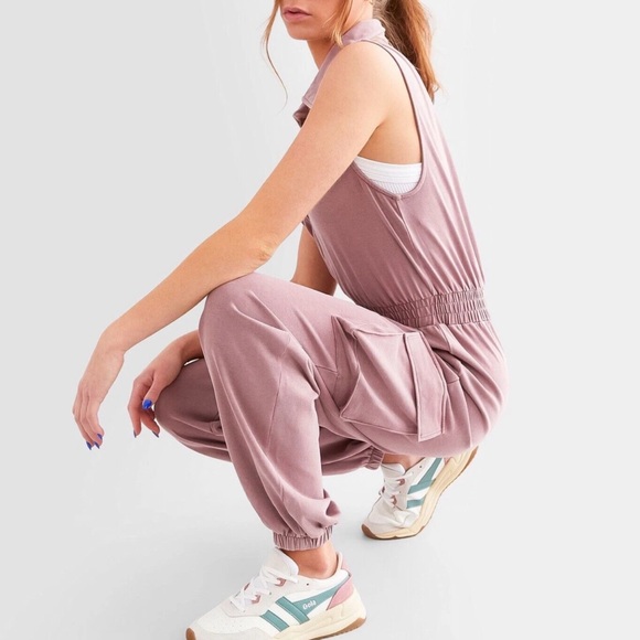 BKE Pants - BKE Buckle   Women's Washed Cargo Jumpsuit in Rose Taupe size L